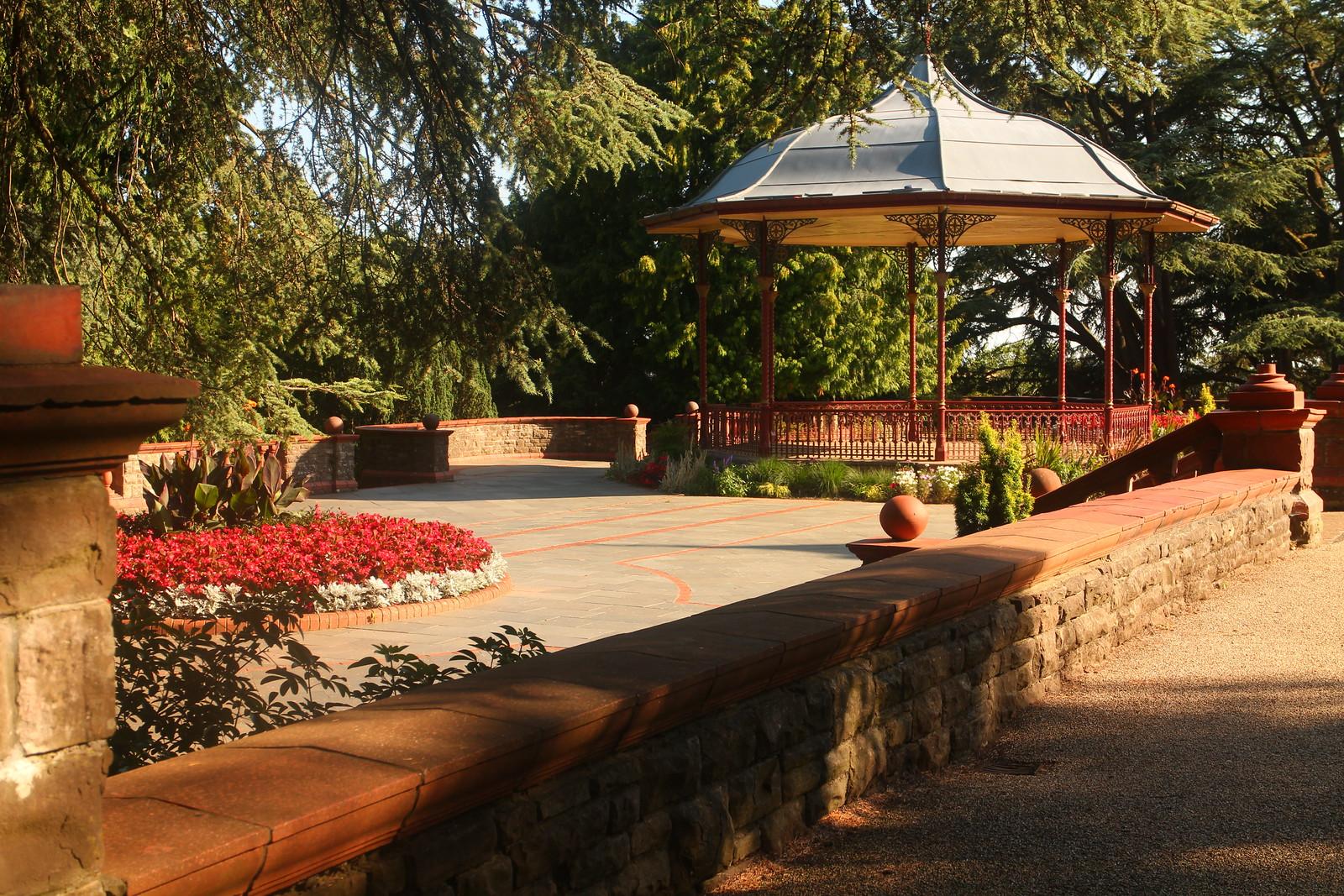 Where Tails Wag and Trainers Jog: Newport’s Top Dog-Friendly Parks as Social Fitness Hubs