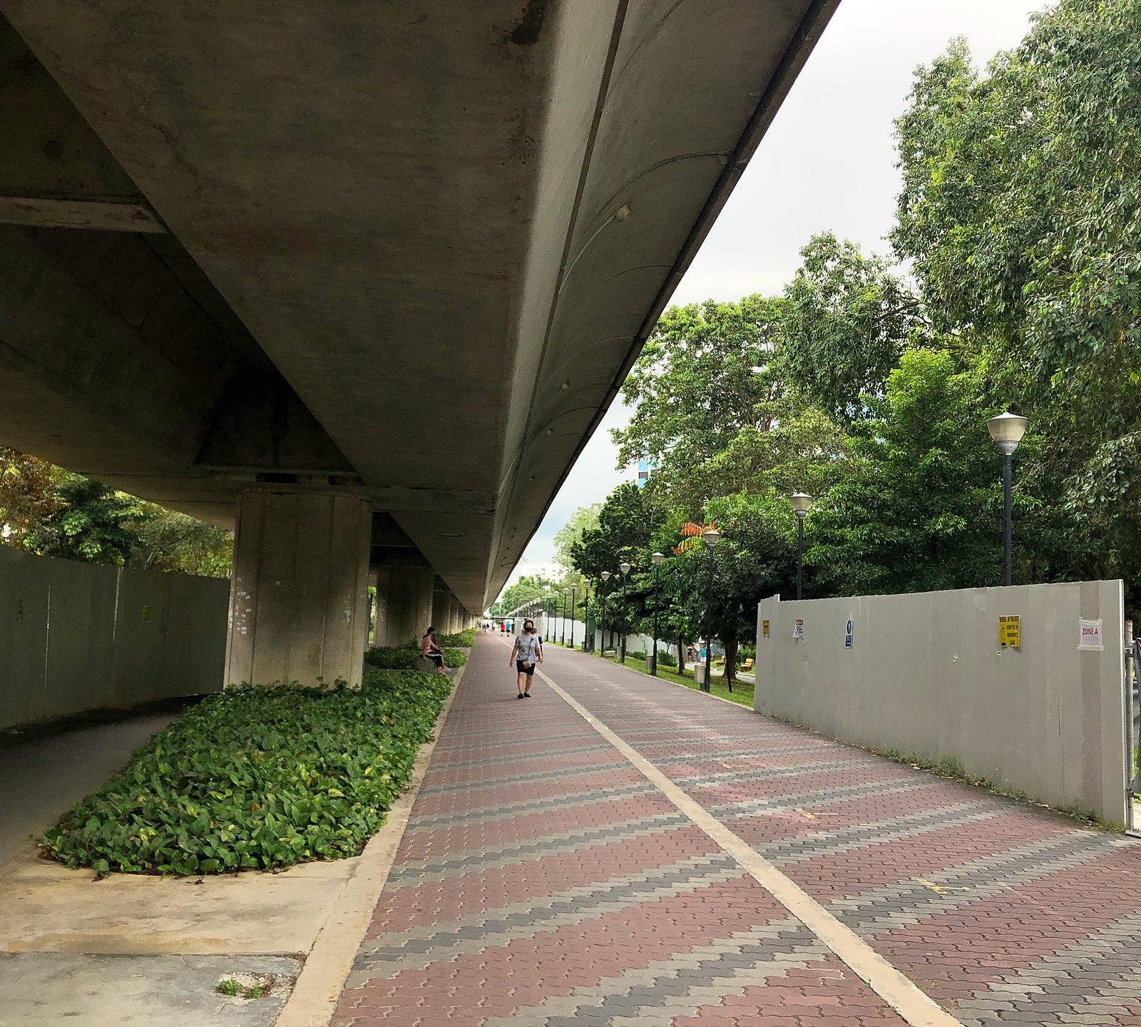Tampines Park Connector near north eastern edge of Tampines Green Community Planting Garden